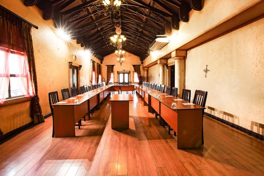 Casa Toscana Lodge Претория Екстериор снимка